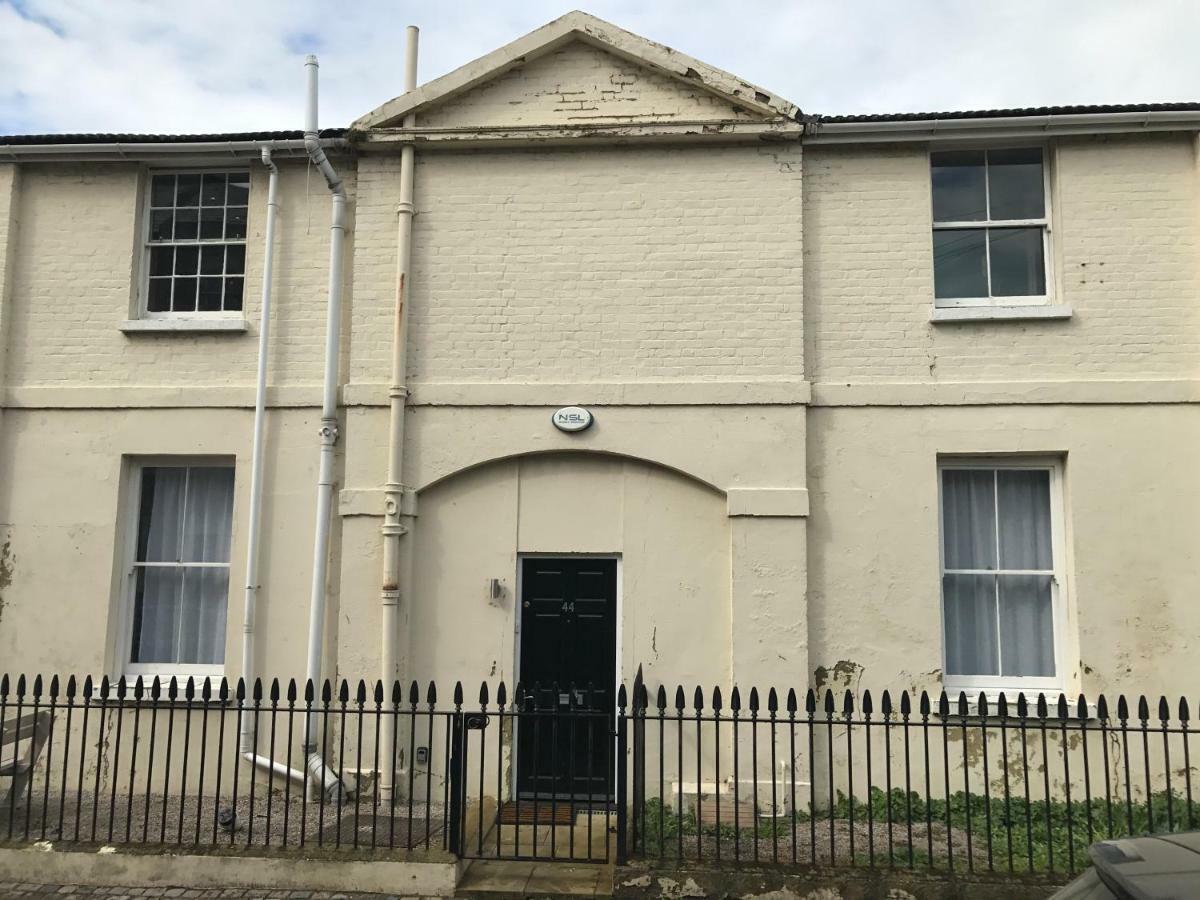 Artists Residency, Trinity Square, Holiday home